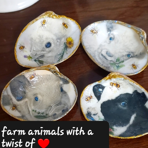 Handcrafted Clam Trinket Shell 🐚 - Picture 1 of 5